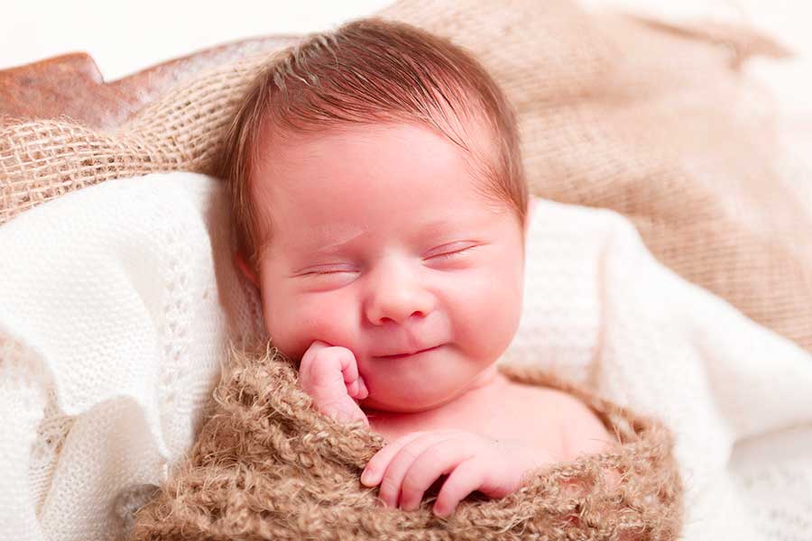 Impara a leggere il linguaggio del corpo del tuo neonato | Spio Kids