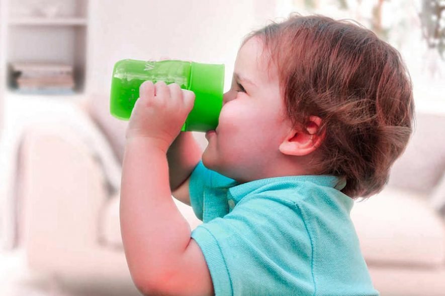 Quanta acqua dovrebbe bere il tuo bambino | Spio Kids