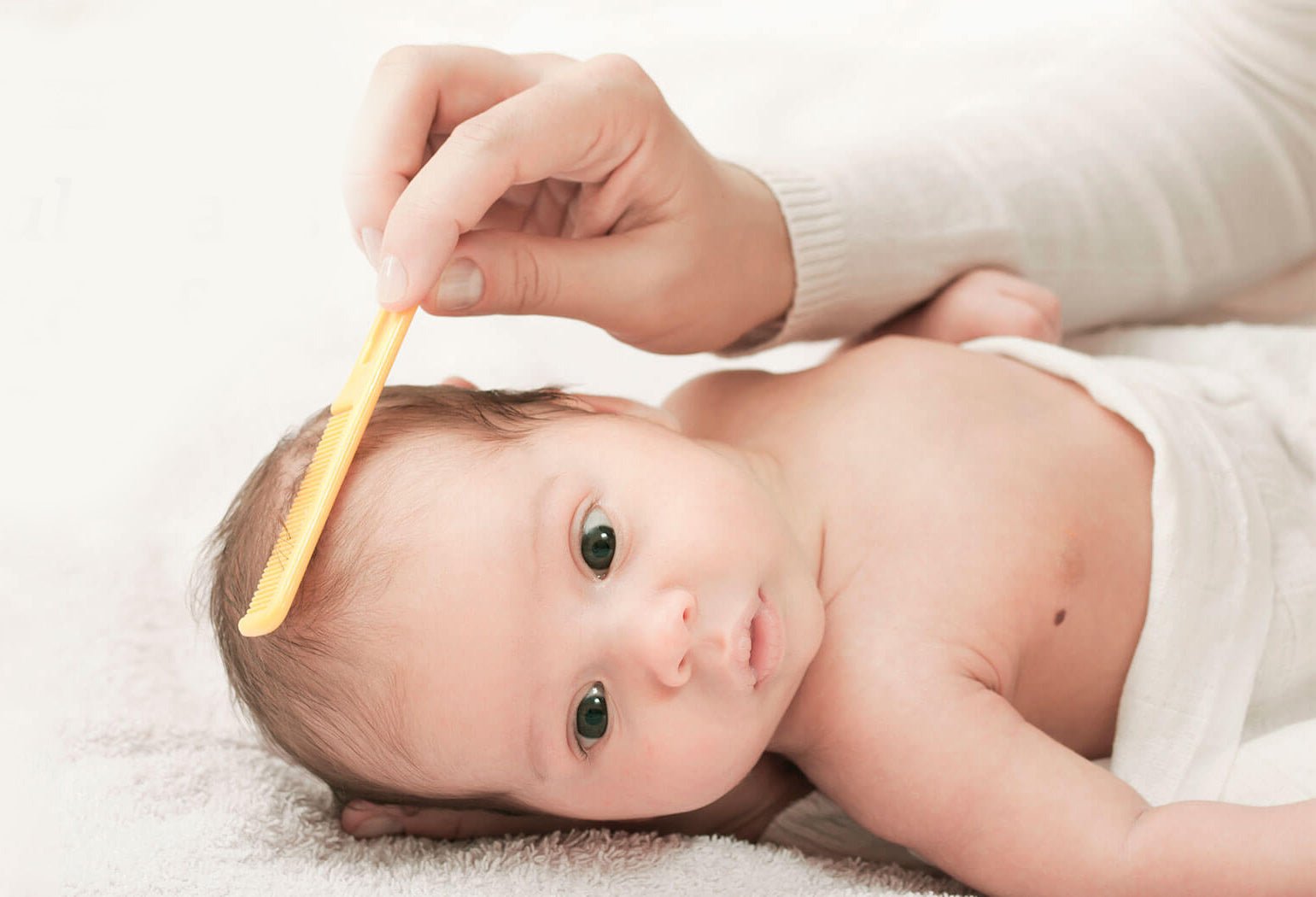 [Video] Come rimuovere la crosta lattea del neonato | Spio Kids