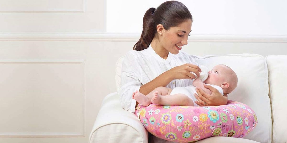 [Video] Poppata comoda per il neonato con il cuscino allattamento | Spio Kids
